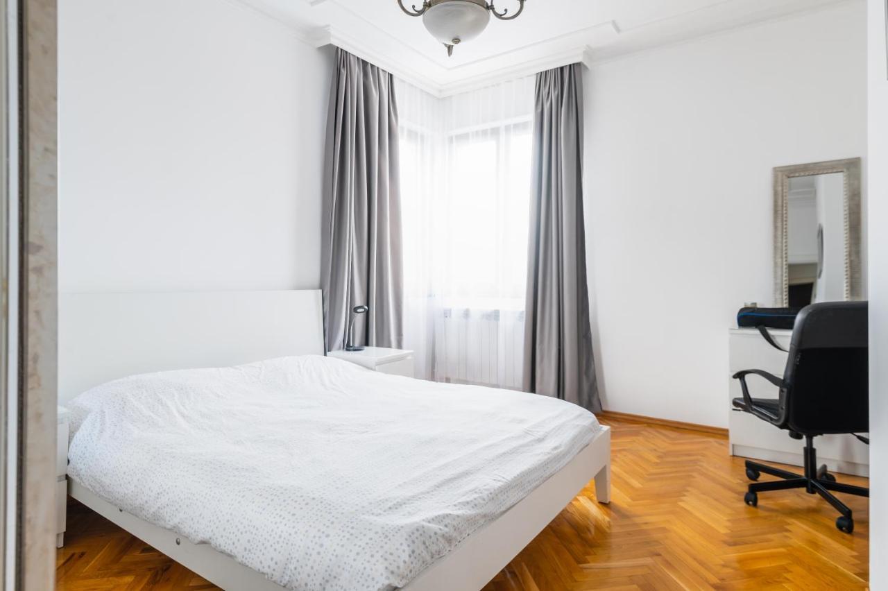 Appartamento Vitosha Str 2Bd White & Blue Apt Sofia Esterno foto