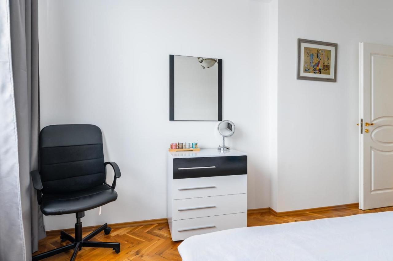 Appartamento Vitosha Str 2Bd White & Blue Apt Sofia Esterno foto