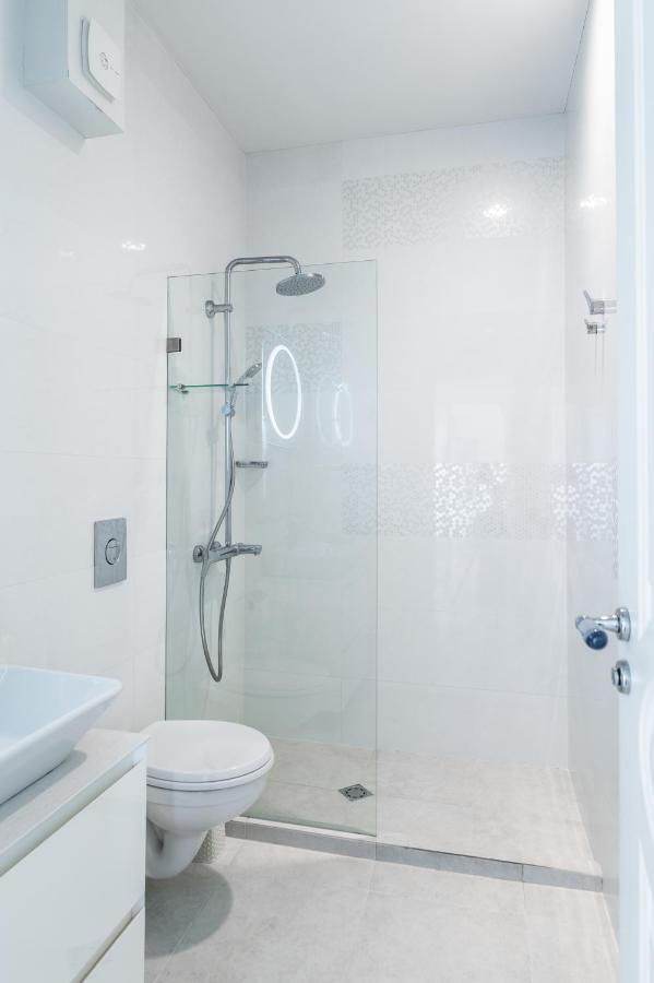 Vitosha Str 2Bd White & Blue Apt By Flat Mаnager Sofia Esterno foto