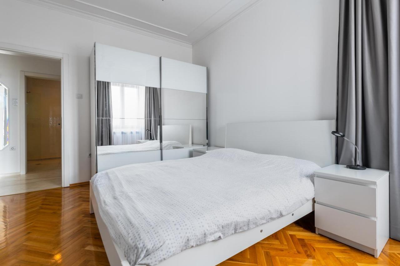 Appartamento Vitosha Str 2Bd White & Blue Apt Sofia Esterno foto